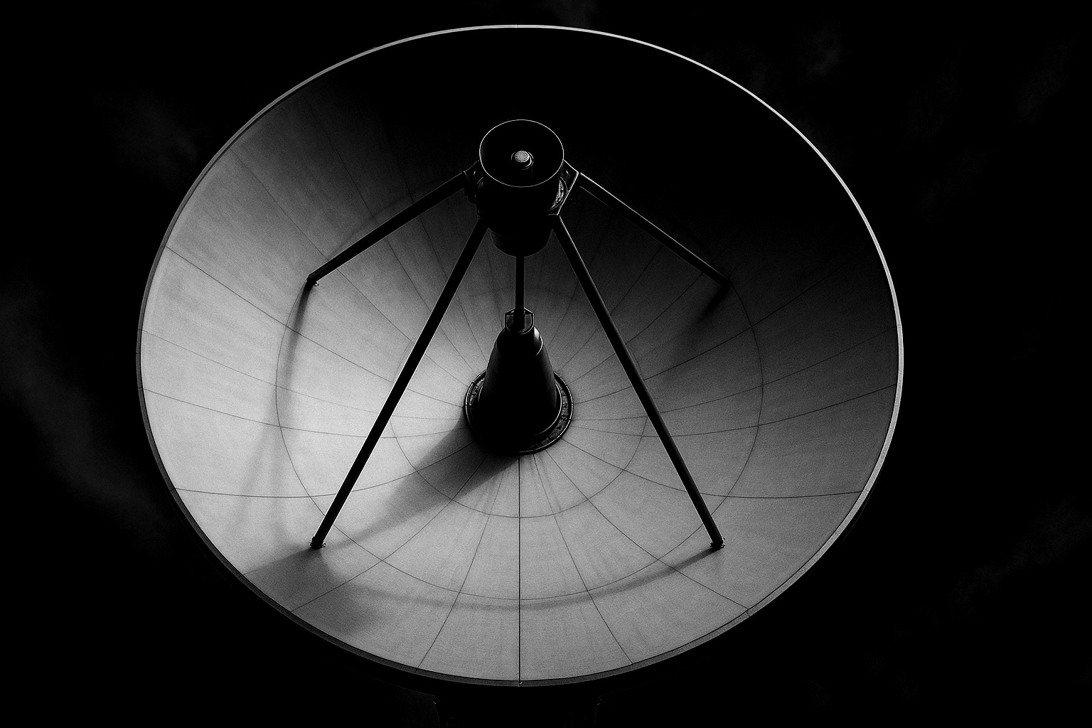 Cryogenic noise temperature reduction in satellite receivers