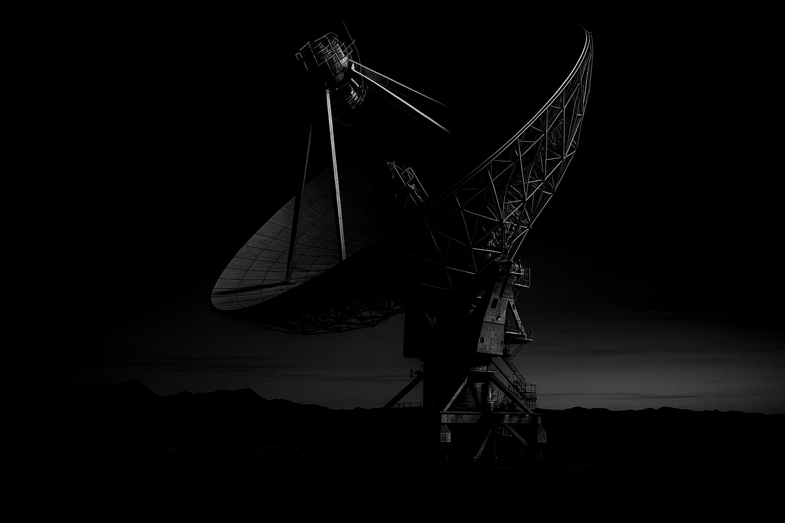 Scientific mission SSPA performance specifications including linearity and environmental qualification standards